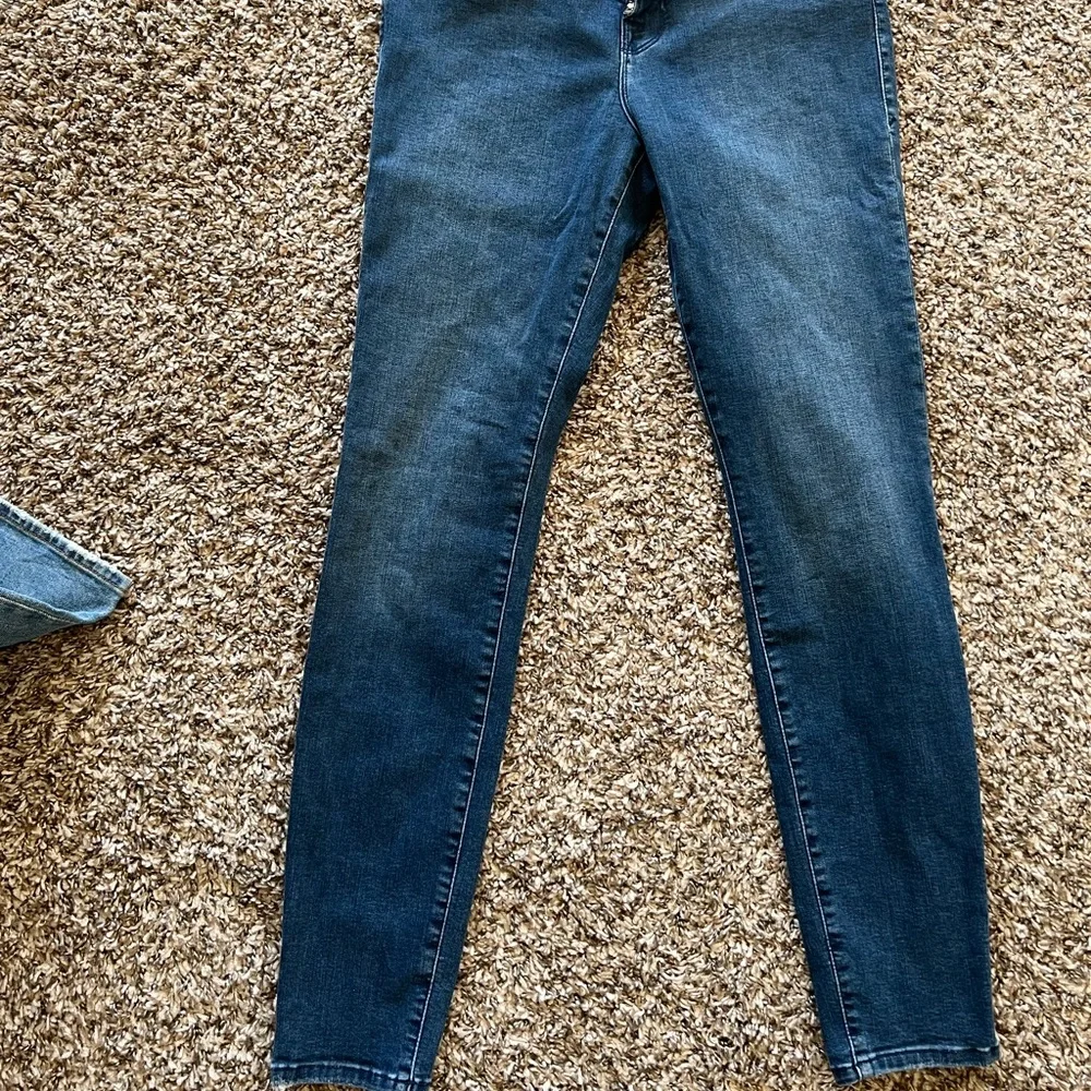 Good American - Picture 2 of 2